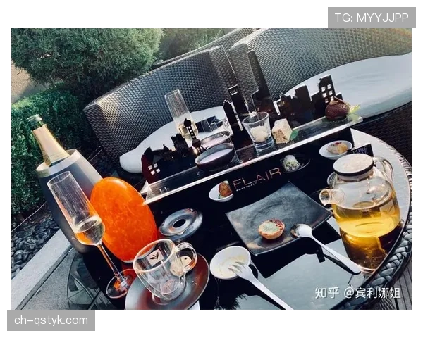 吴柳芳下午茶那侧拍，比我一个月工资还讲究，真是看着就心疼